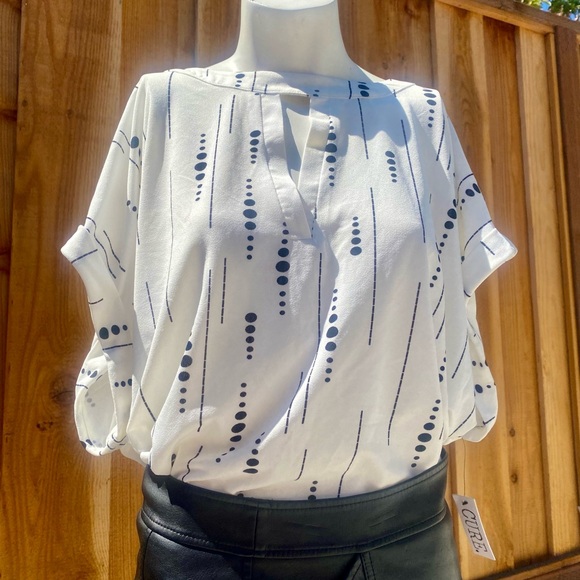 White & Black Short Sleeve Top 🤍 - Picture 6 of 11